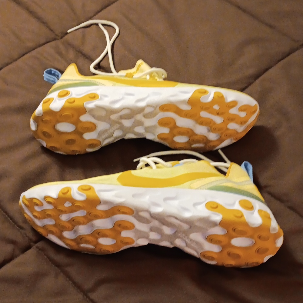 NIKE SNEAKERS